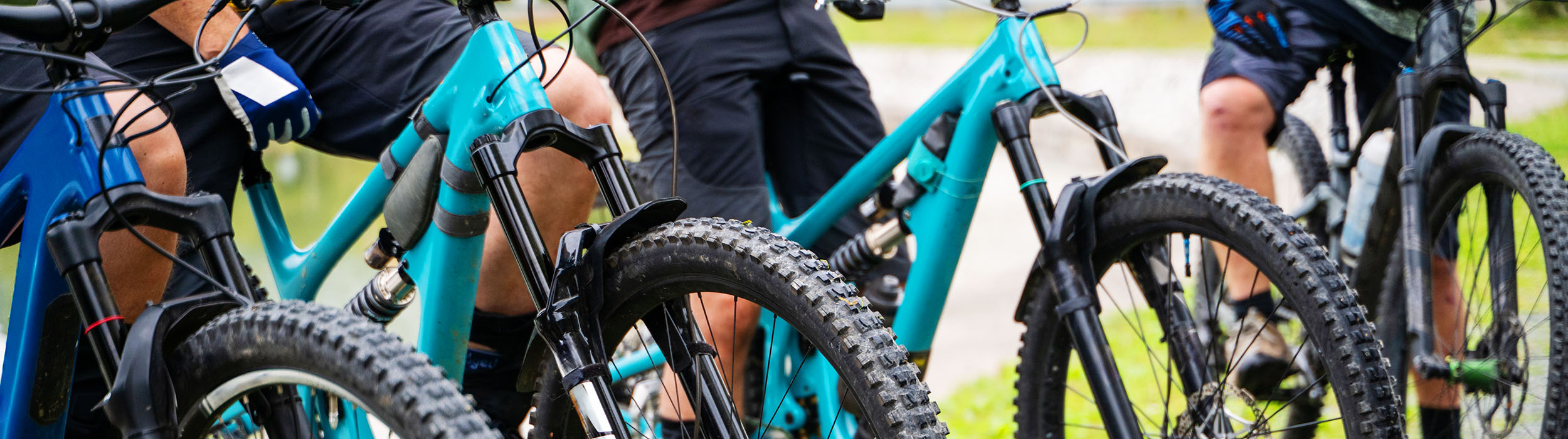 Group,Of,Mountain,Bikers,Lined,Up,With,Teal,Mountain,Bikes